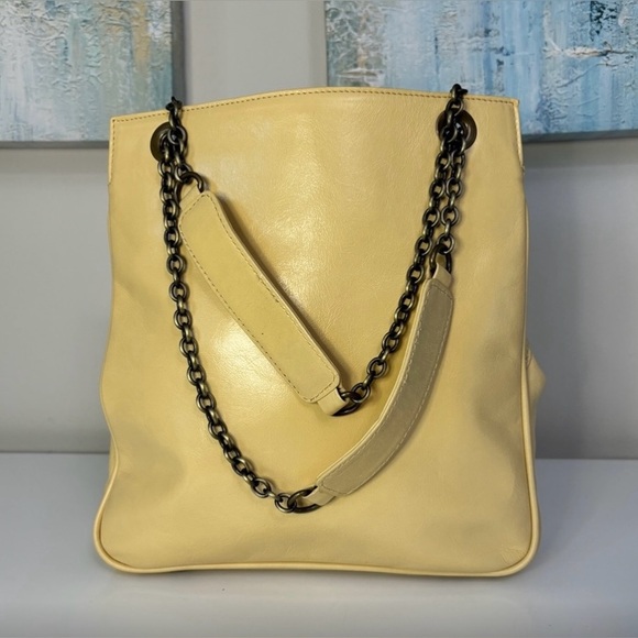 HOBO International Soft Yellow Leather Kisslock Bag with Chain Strap - Picture 2 of 12